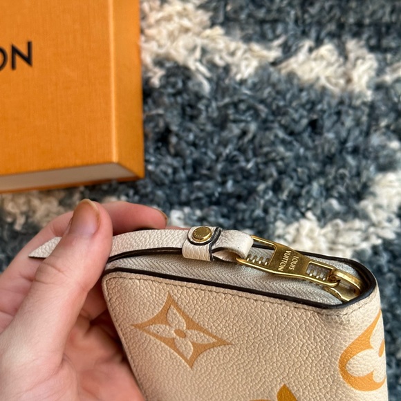 Louis Vuitton Amplant Visor Pool Zippy Wallet Empreinte Leather - Picture 7 of 12